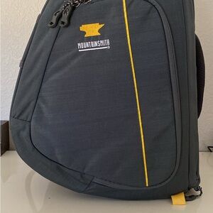 Mountainsmith Camera Bag slug strap attachable adjustable inside compartments